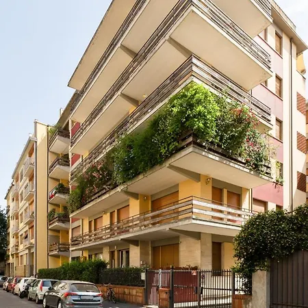 Guesthost - Piazza Oberdan Patio Apartman Firenze